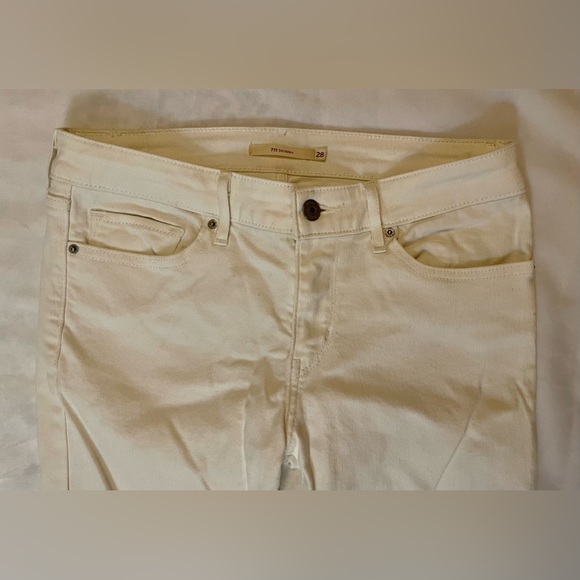 Levi's- Women's Skinny Jeans (28) - Picture 2 of 3